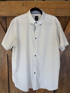 Michael Strahan Lg White Short-Sleeve Button Down Shirt with Micro Dot Pattern